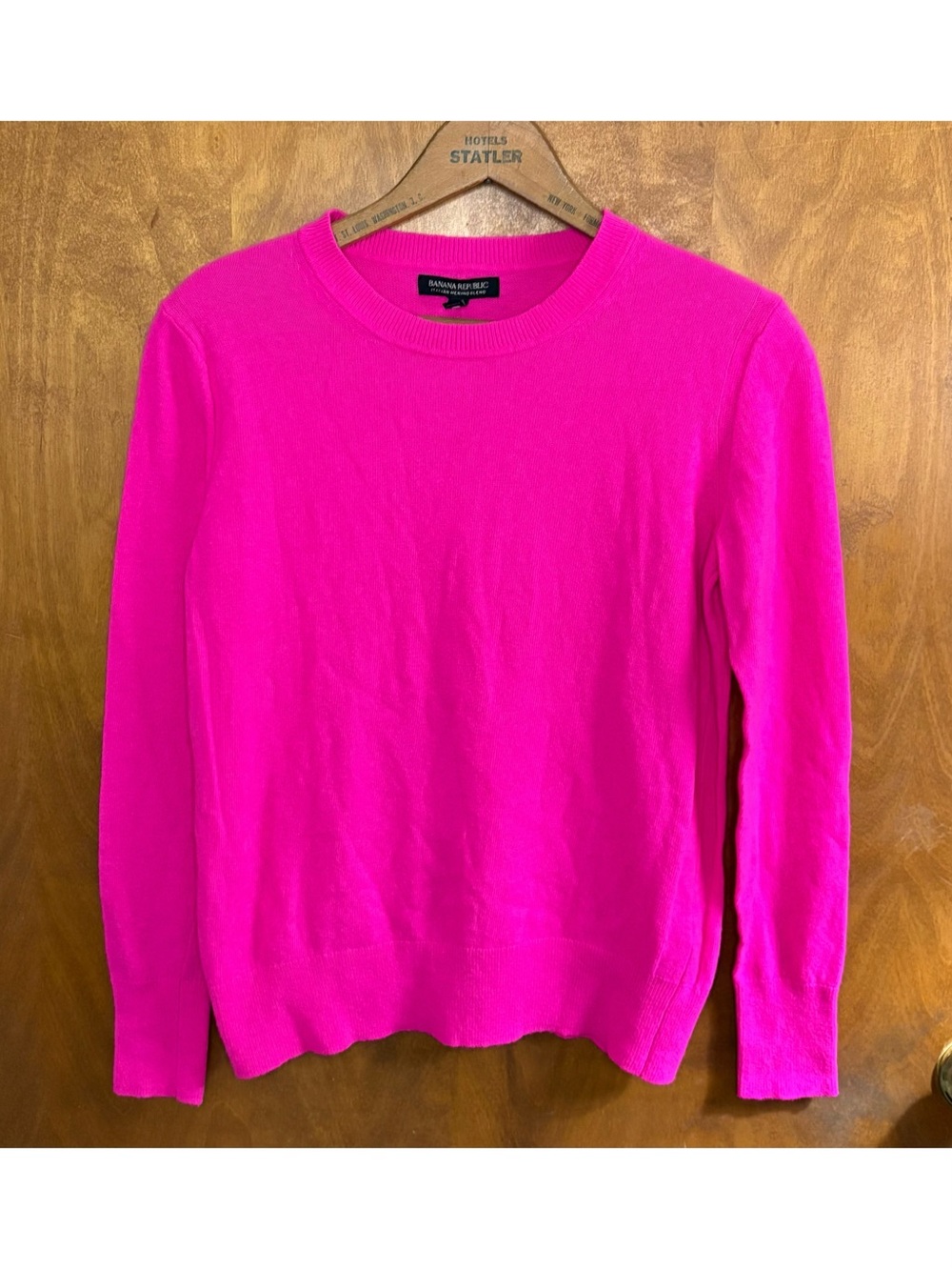 Banana Republic Hot Pink Merino Wool Sweater Small Preppy Office Work Academia